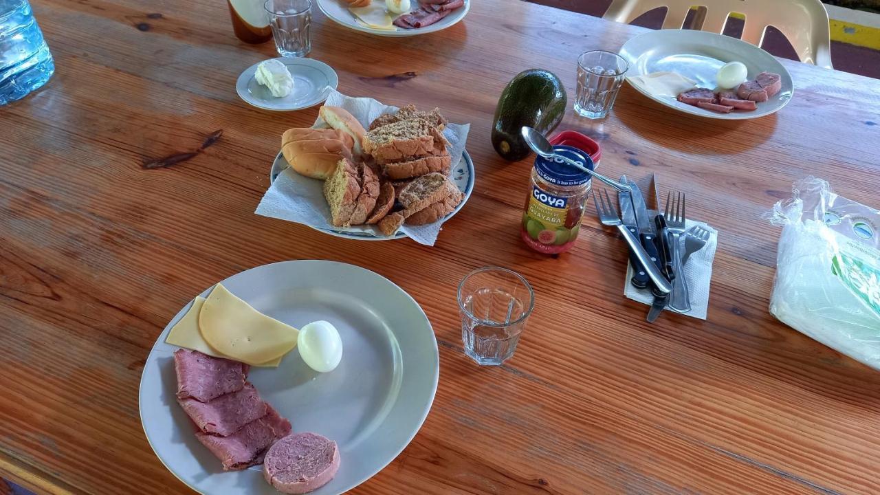 Conrado'S Guesthouse B&B Las Avispas 외부 사진